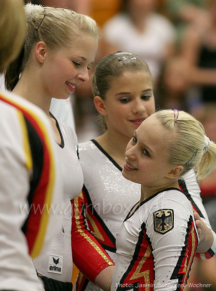 Elisabeth Seitz mit Susann Herbst und Desiree Baumert Kunstturnen