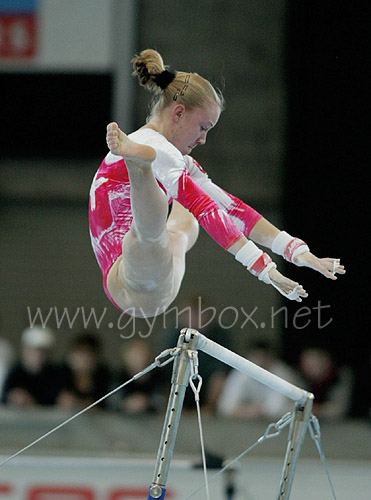 Ariella Kaeslin Swiss Cup 2004 Kunstturnen