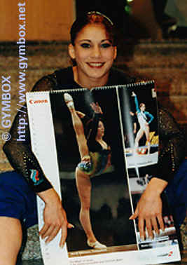 Produnova sitting with calendar (12).jpg (59089 Byte)