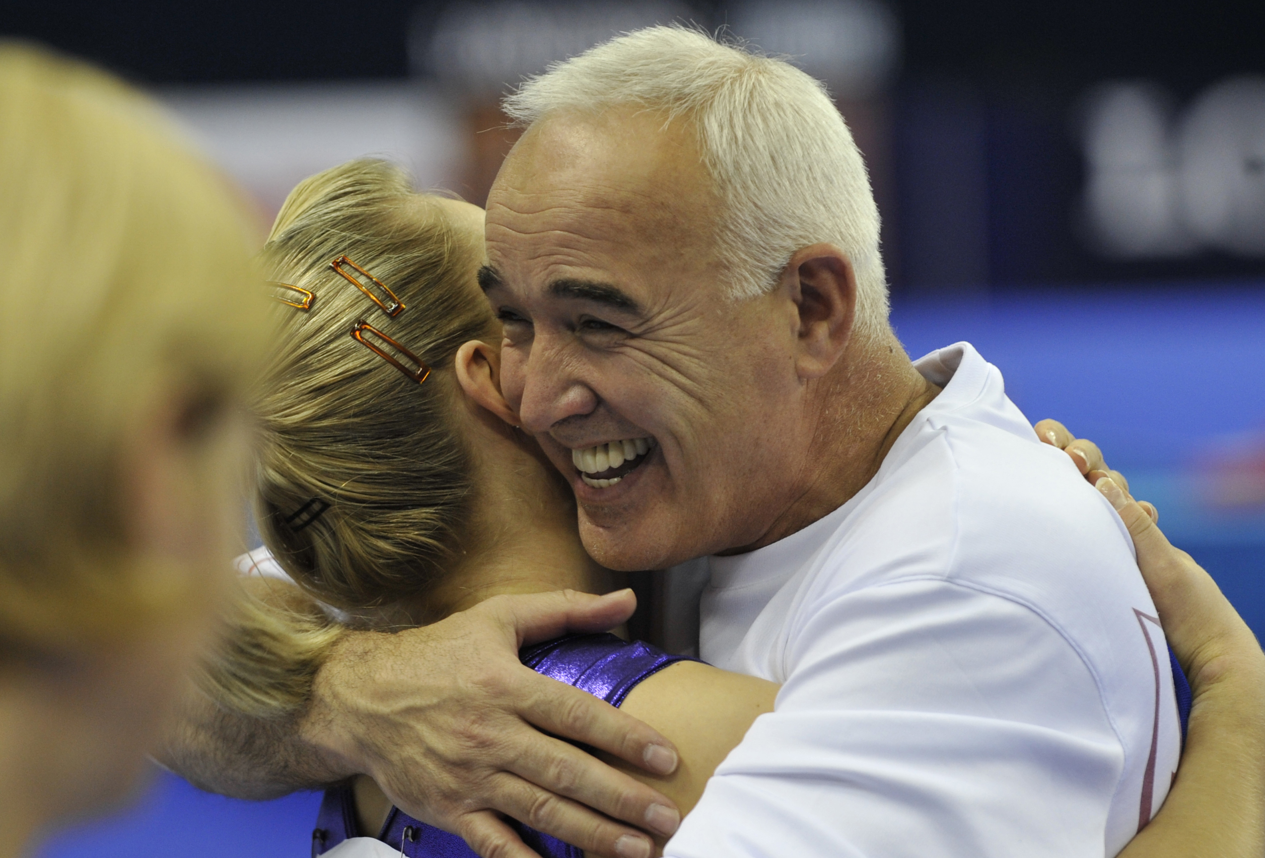 Ariella Kaeslin freut sich mit Trainer Zoltan Jordanov