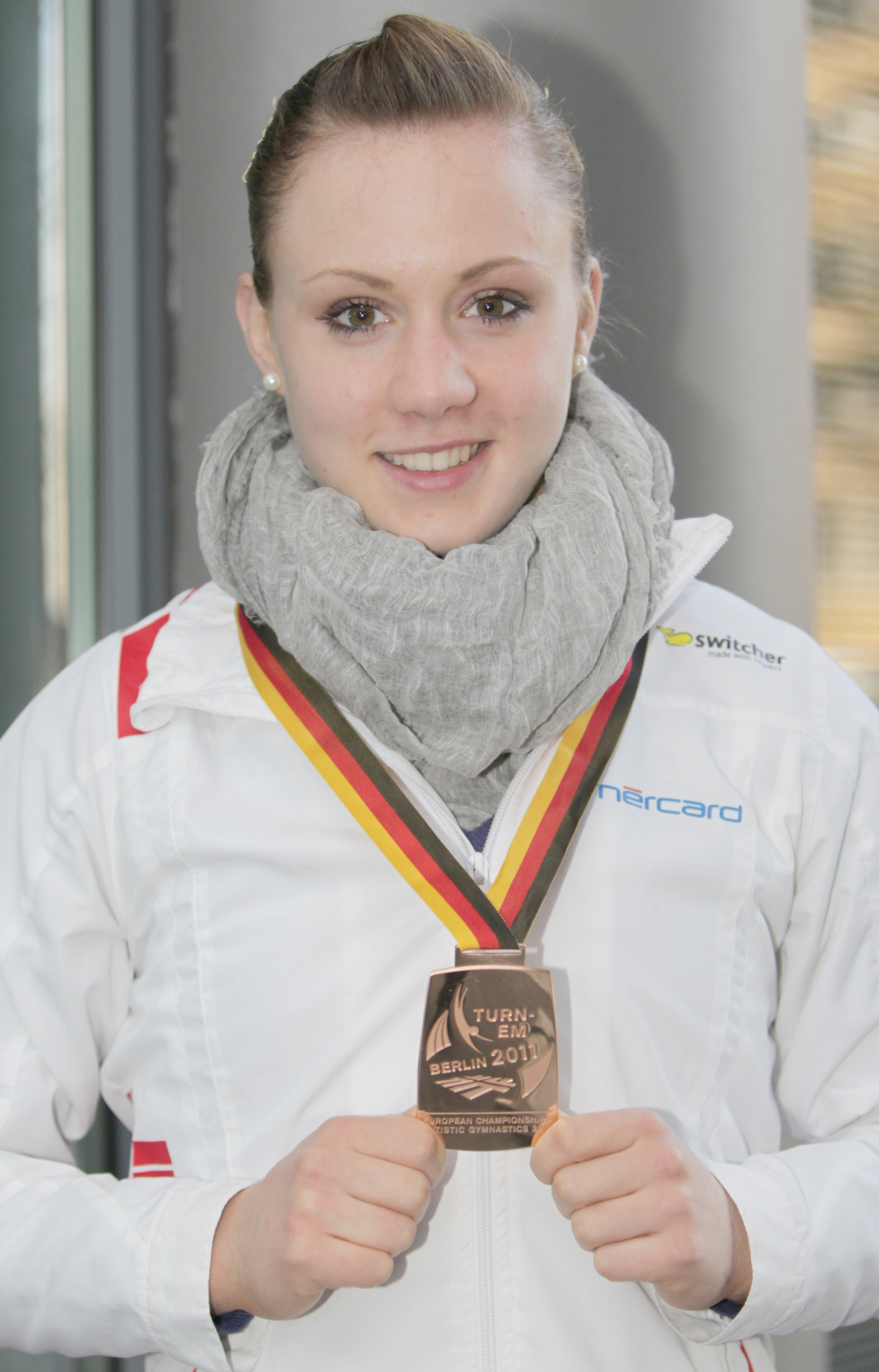 Ariella Kaeslin mit Medaille