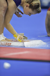 Ariella Kaeslin holt vor dem Sprung Magnesia