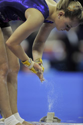 Ariella Kaeslin holt vor dem Sprung Magnesia