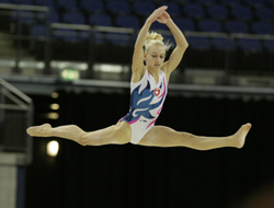 Jennifer Senn (SUI) Splitsprung am Boden