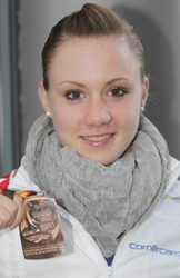 Ariella Kaeslin mit Medaille