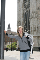 Ariella in Mailand beim Dom